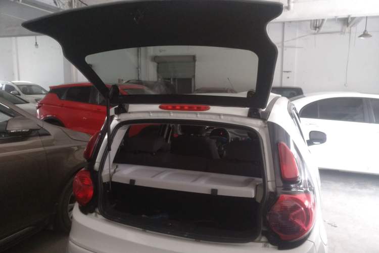 Used JMEV E200L 2016 E200 Comfort Model Trunk