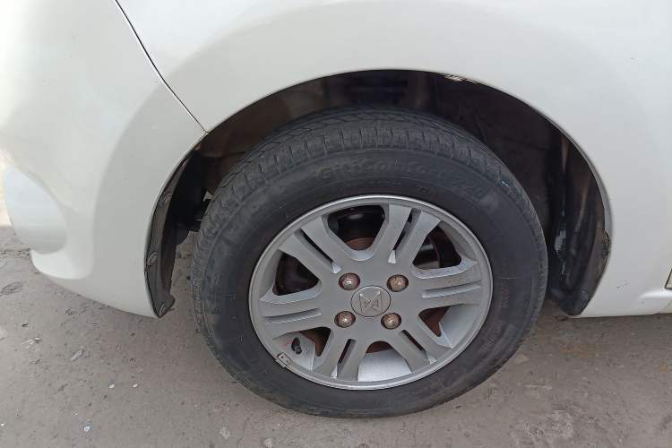 Used JMEV E200L 2017 E200P Comfort Edition Left Front Wheel Hub