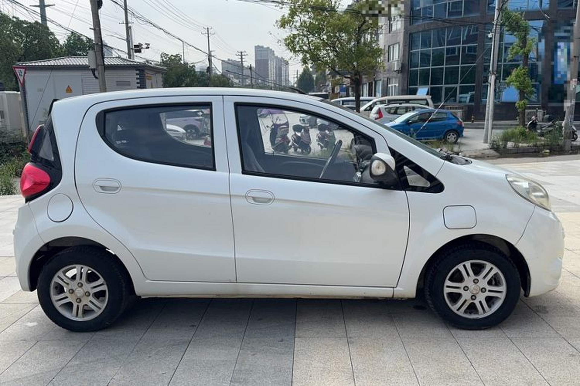 Used JMEV E200L 2018 E200L Standard Model (250 km) Exterior 2