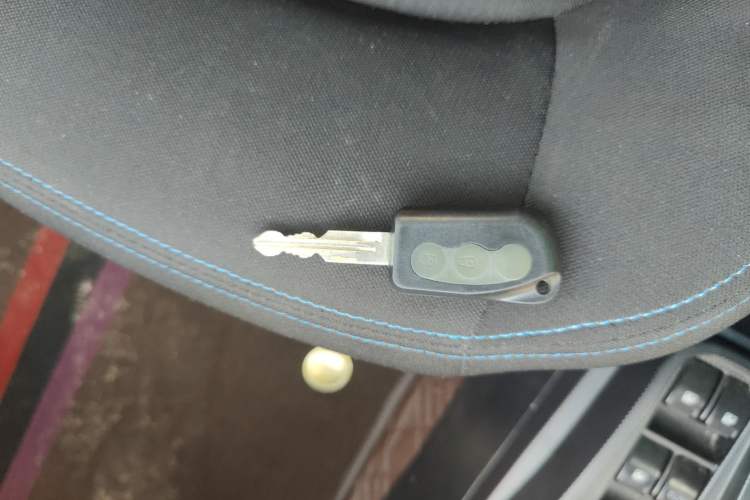 Used JMEV E200L 2018 E200L Standard Model (250 km) Interior 1