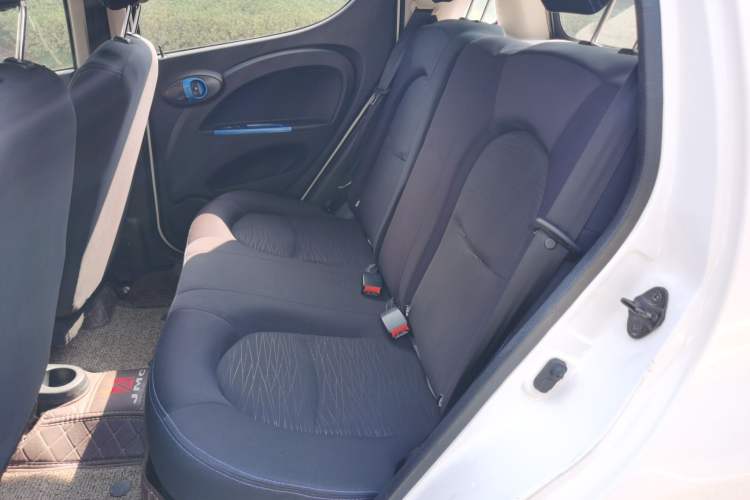Used JMEV E200L 2018 E200L Standard Model (250 km) Interior 1
