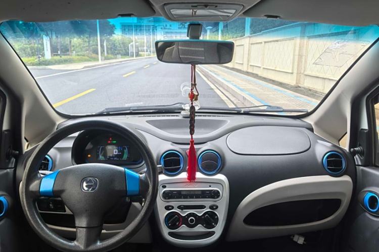 Used JMEV E200L 2018 E200L Standard Model (250 km) Interior 1