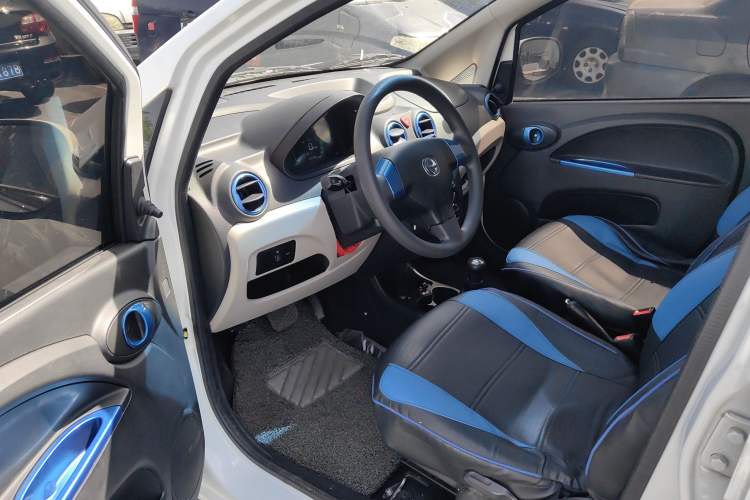 Used JMEV E200L 2018 E200L Standard Model (250 km) Interior 1
