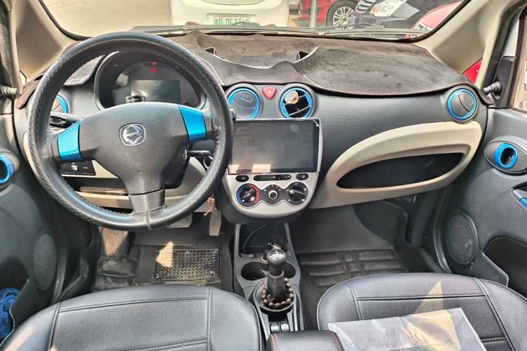 Used JMEV E200L 2018 E200L Standard Model (250 km) Interior 1