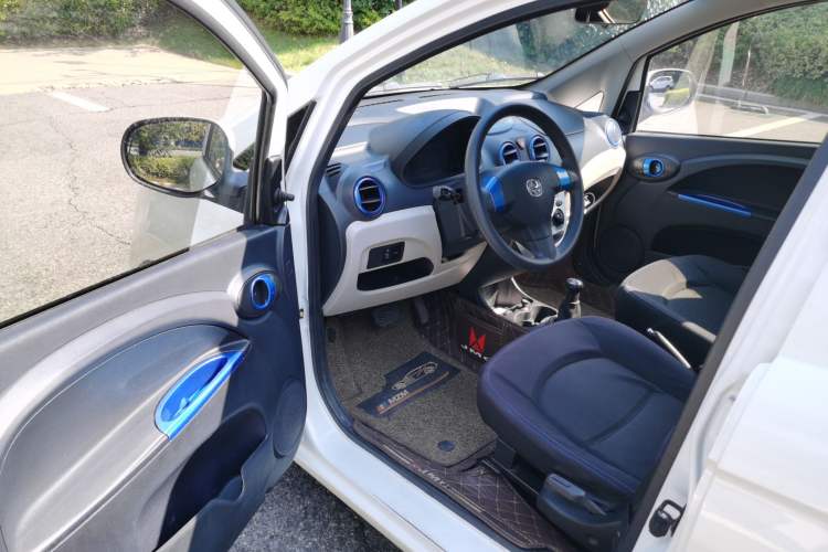 Used JMEV E200L 2018 E200L Standard Model (250 km) Interior 2