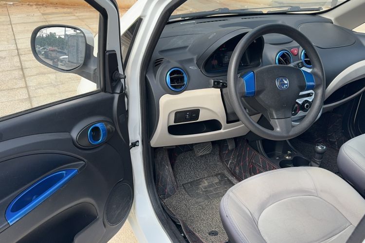 Used JMEV E200L 2018 E200L Standard Model (250 km) Interior 2