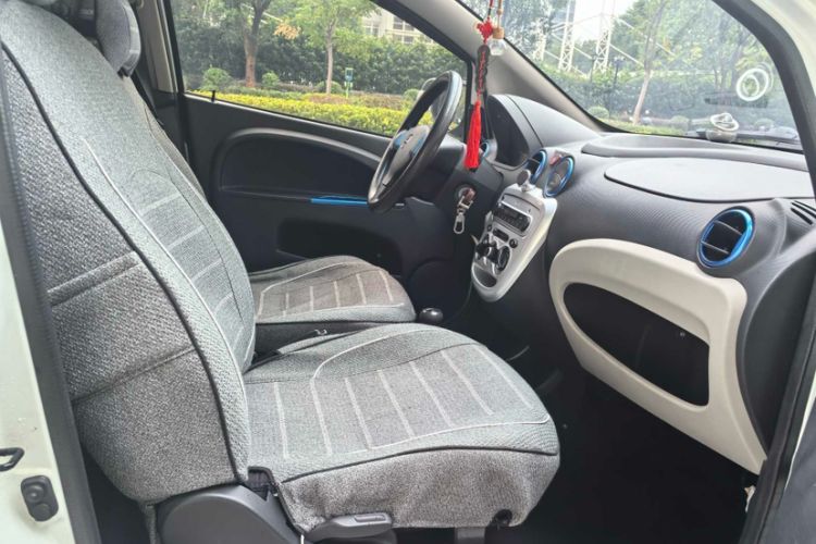 Used JMEV E200L 2018 E200L Standard Model (250 km) Interior 4