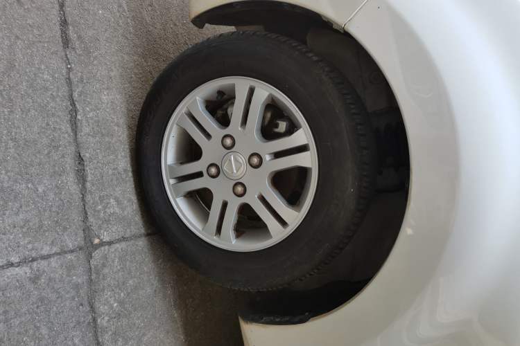 Used JMEV E200L 2018 E200L Standard Model (250 km) Left Front Wheel Hub
