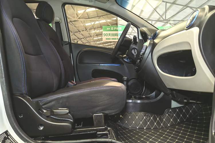 Used JMEV E200L 2018 E200L Standard Model (250 km) Right Front Seat