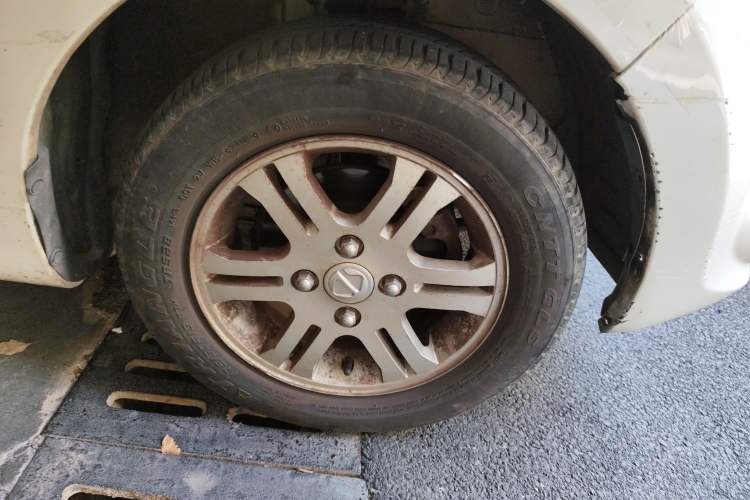 Used JMEV E200L 2018 E200L Standard Model (250 km) Right Front Wheel Hub