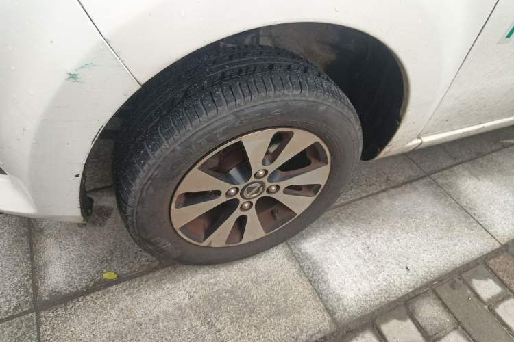 Used JMEV E200L 2020 E200L Standard Model (302 KM) Exterior 2