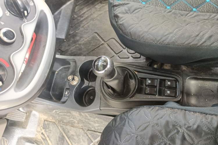 Used JMEV E200L 2020 E200L Comfort Model (302 KM) Gear Lever