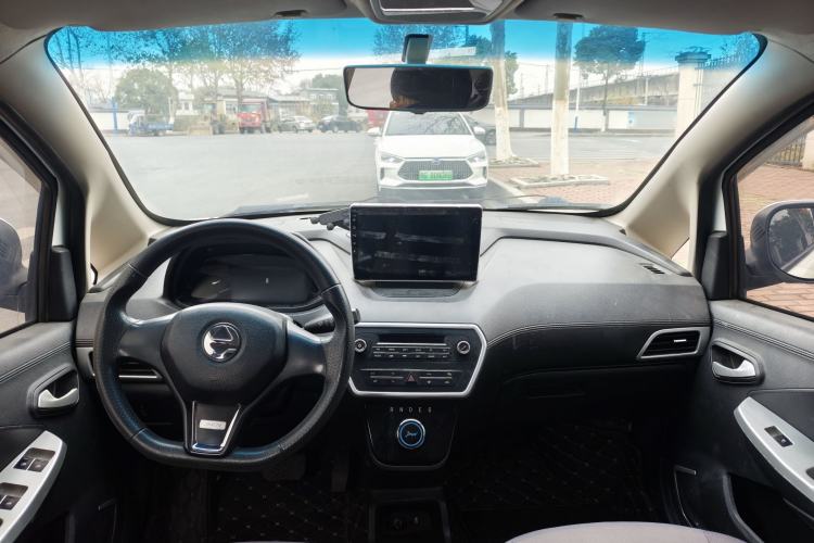Used JMEV E200L 2020 E200L Standard Model (302 KM) Interior 2