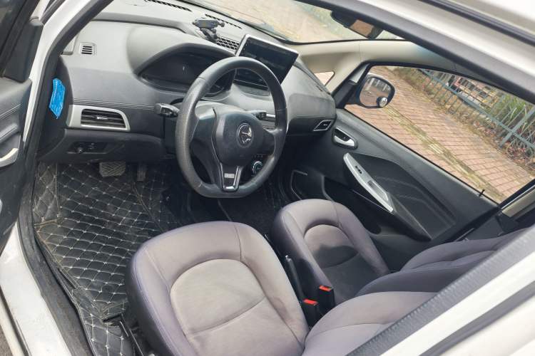 Used JMEV E200L 2020 E200L Standard Model (302 KM) Interior 3