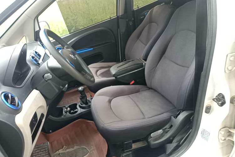 Used JMEV E200L 2020 E200L Standard Model (302 KM) Left Front Seat