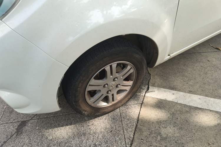 Used JMEV E200L 2020 E200L Comfort Model (302 KM) Left Front Wheel Hub