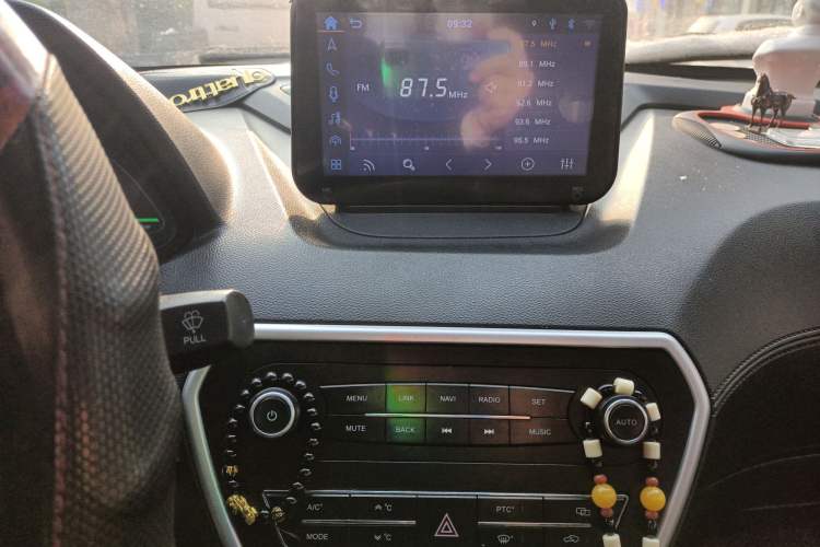 Used JMEV E200N 2018 E200N Luxury Model (250 km) Audio And AC Panel