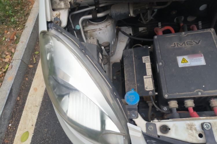 Used JMEV E200N  Engine Bay Right