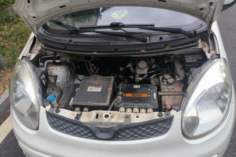 Used JMEV E200N  Engine Bay
