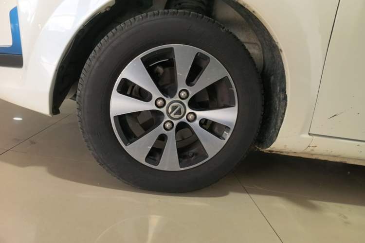 Used JMEV E200N 2018 E200N Fashion Edition (250 KM) Exterior 4