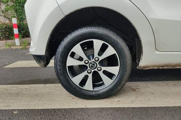 Used JMEV E200N 2018 E200N Fashion Edition (250 KM) Exterior 8