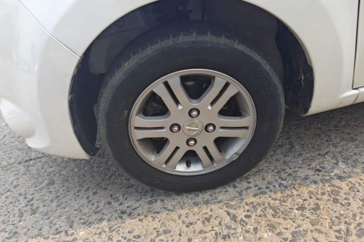 Used JMEV E200N 2018 E200N Luxury Model (250 km) Left Front Wheel Hub