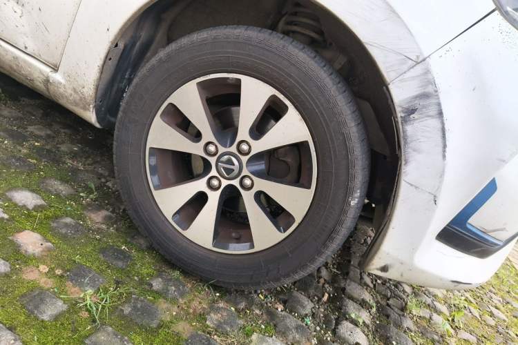 Used JMEV E200N 2018 E200N Luxury Model (250 km) Right Front Wheel Hub