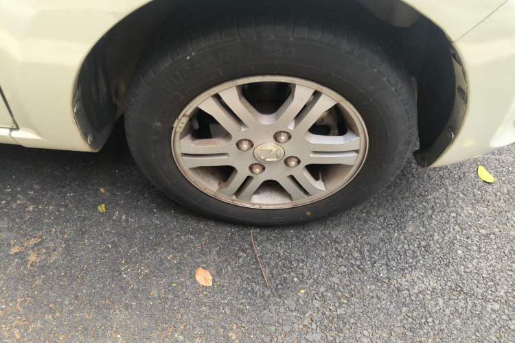 Used JMEV E200N  Right Front Wheel Hub