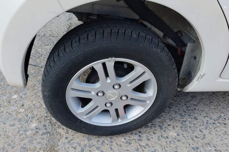 Used JMEV E200N 2018 E200N Luxury Model (250 km) Right Rear Wheel Hub
