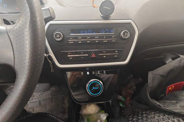 Used JMEV E200N 2020 E200N Fashion Edition (302 KM) Audio And AC Panel