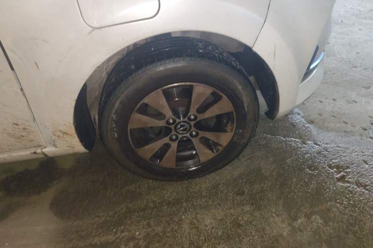Used JMEV E200N 2020 E200N Fashion Edition (302 KM) Right Front Wheel Hub