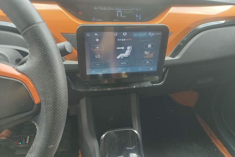 Used JMEV Ezi EV3 2019 Cool Run Edition Audio And AC Panel