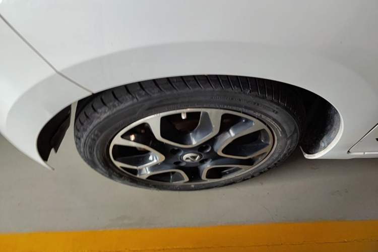 Used JMEV Ezi EV3 2021 Xiaolaidi Yuerun Model Left Front Wheel Hub