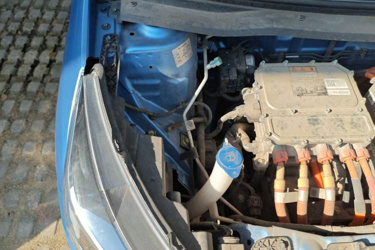 Used JMEV Ezi EV3 2022 Small Radar Yuebao Model Engine Bay Right