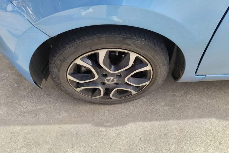 Used JMEV Ezi EV3 2022 Small Radar Yuebao Model Left Front Wheel Hub