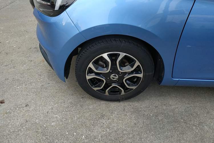 Used JMEV Ezi EV3 2022 Small Radar Yuebao Model Left Front Wheel Hub