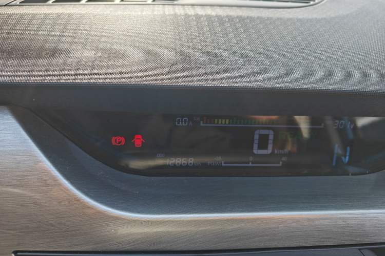 Used JMEV Ezi EV3 2022 Small Radar Yuebao Model Odometer Close Up