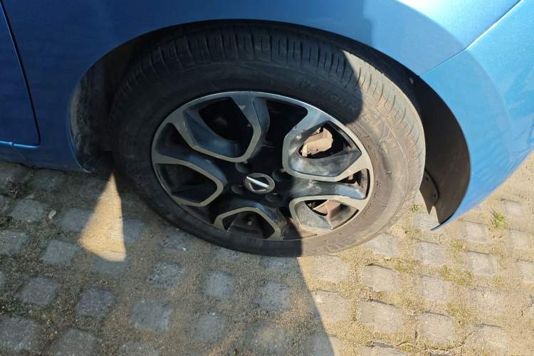 Used JMEV Ezi EV3 2022 Small Radar Yuebao Model Right Front Wheel Hub