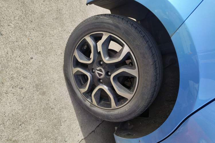Used JMEV Ezi EV3 2022 Small Radar Yuebao Model Right Rear Wheel Hub