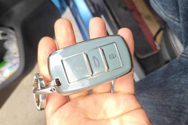 Used JMEV Ezi EV3 2022 Small Radar Yuebao Model Vehicle Key