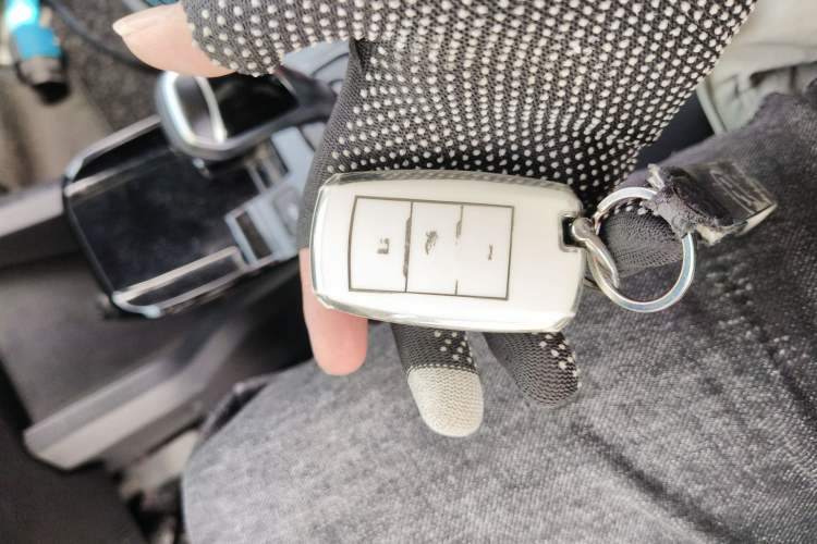 Used JMEV Ezi EV3 2022 Small Radar Yuebao Model Vehicle Key