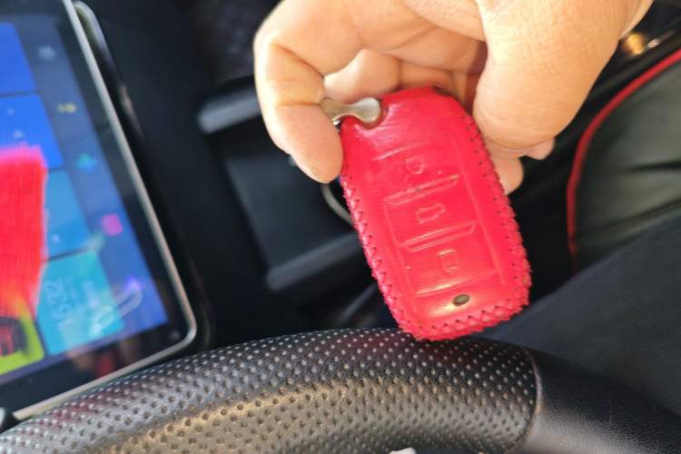 Used JMEV Ezi EV3 2022 Small Radar Yuebao Model Vehicle Key