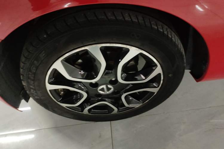 Used JMEV Ezi EV3 2022 Small Radar Yuebao Model Left Front Wheel Hub