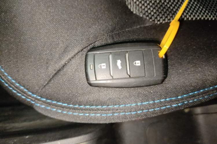 Used JMEV Ezi EV3 2022 Small Radar Yuebao Model Vehicle Key