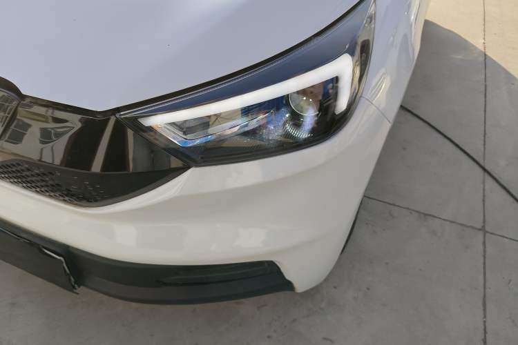Used JMEV Ezi EV3 2022 Small Radar Yuebao Model Left Front Headlight