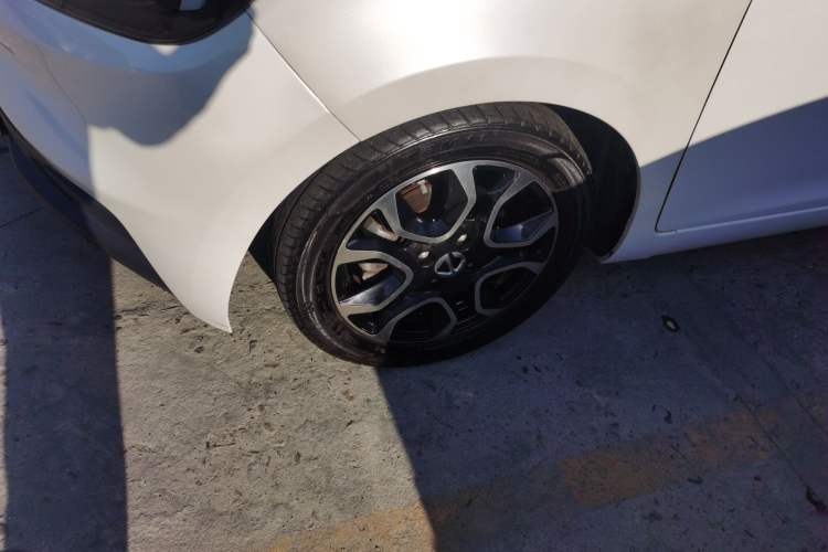 Used JMEV Ezi EV3 2022 Small Radar Yuebao Model Left Front Wheel Hub