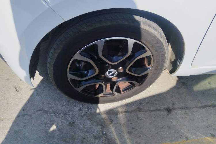 Used JMEV Ezi EV3 2022 Small Radar Yuebao Model Left Front Wheel Hub