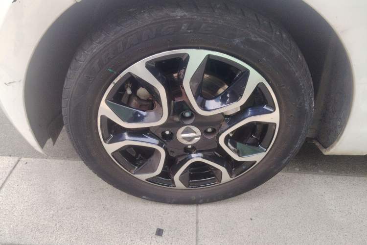 Used JMEV Ezi EV3 2022 Small Radar Yuebao Model Left Front Wheel Hub