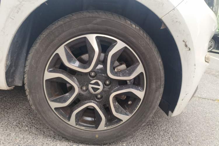 Used JMEV Ezi EV3 2022 Small Radar Yuebao Model Right Front Wheel Hub