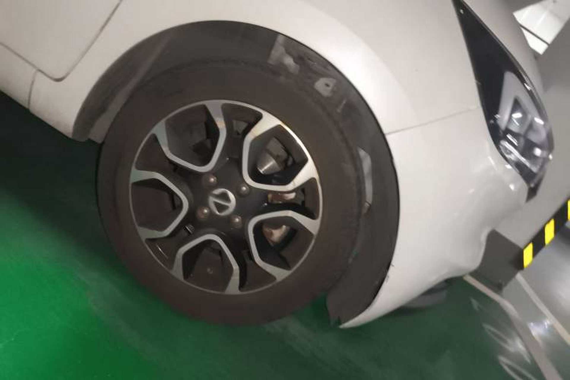 Used JMEV Ezi EV3 2022 Small Radar Yuebao Model Right Front Wheel Hub